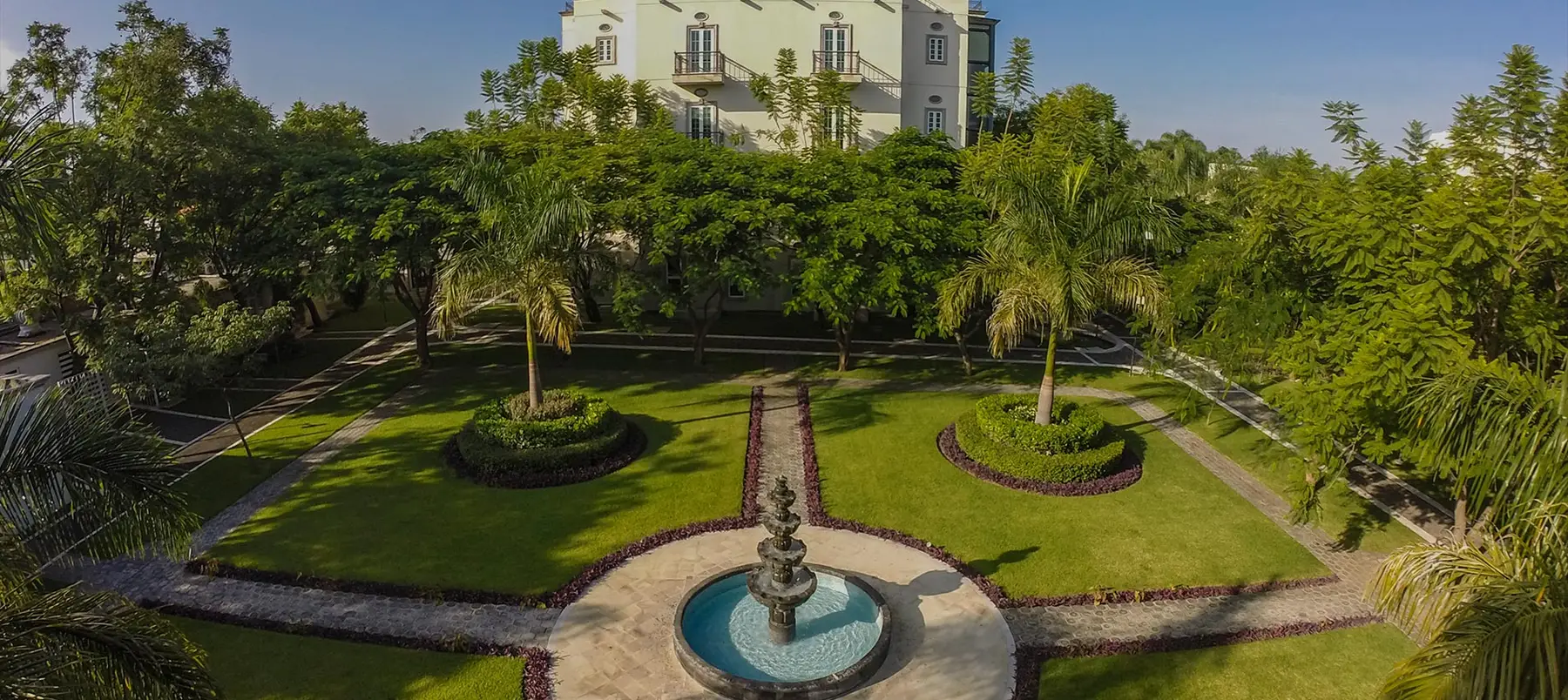 Jardines y fuente de The Lorian Club en Cocoyoc, Morelos